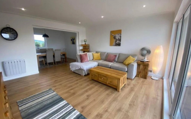 Stunning 3-bed Apartment in Largs