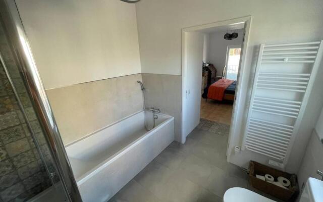 Spacious Villa. Large Rooftop. 4 Bedroom Sleeps 8