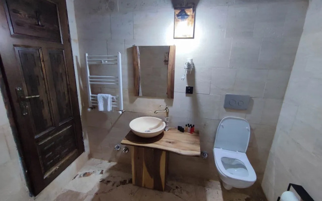 Euphoria Cave House