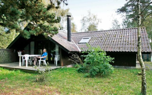 Cozy Holiday Home in Væggerløse Near Sea
