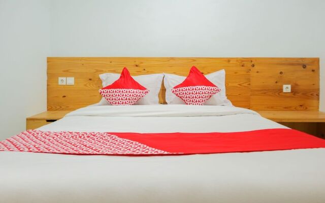 OYO 1317 Pinnus Residence Syariah