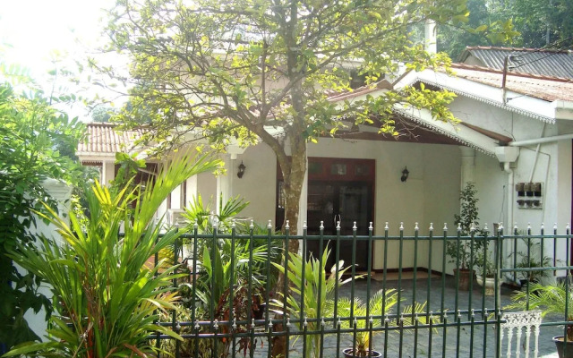 The Kandy Mount Layathraa