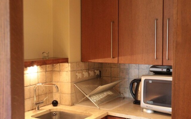 Elegant & Cozy Central Apt - 5' to Athens Metro St
