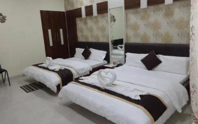 Hotel Prakshi Palace
