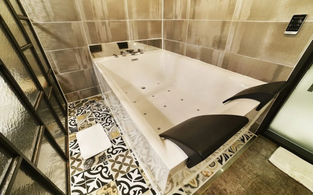 Yeosu 1st Avenue Hotel