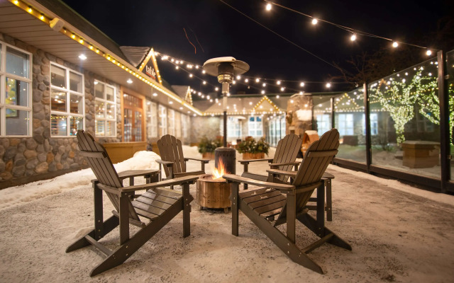 Coast Canmore Hotel & Conference Centre