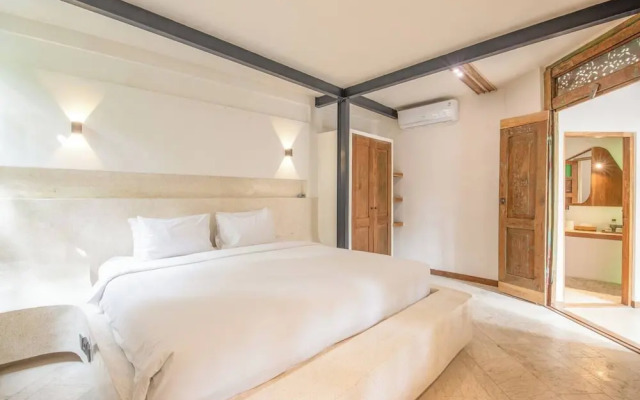 Modern 2-br Art Deco Villa, 800m From the Beach