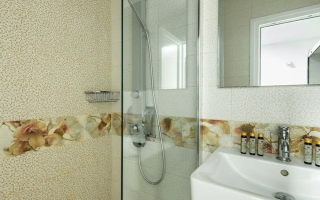 Maroulinas View Studios & Apartments