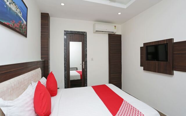OYO 13045 Hotel Solitaire Inn