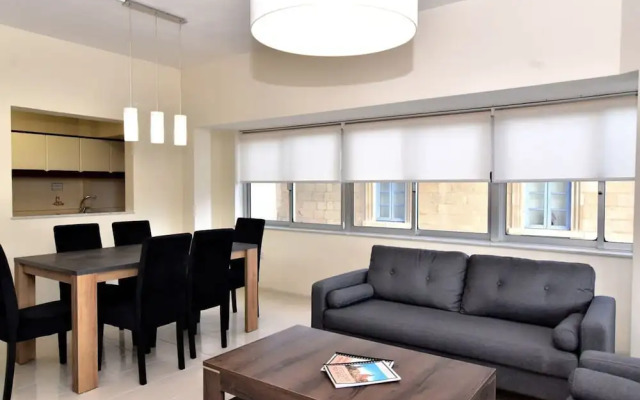 Bright Spacious 2 Bedroom With Marina View