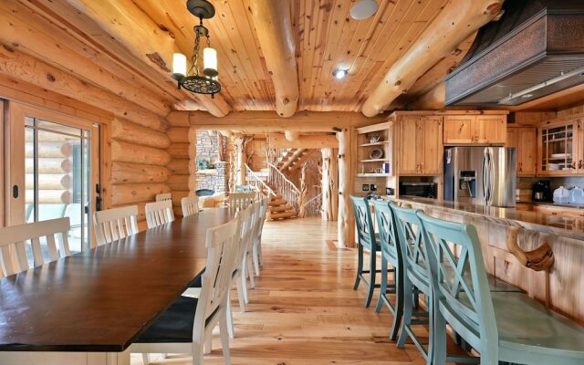 Osprey Lake Cabin 4 Bedroom Home by RedAwning