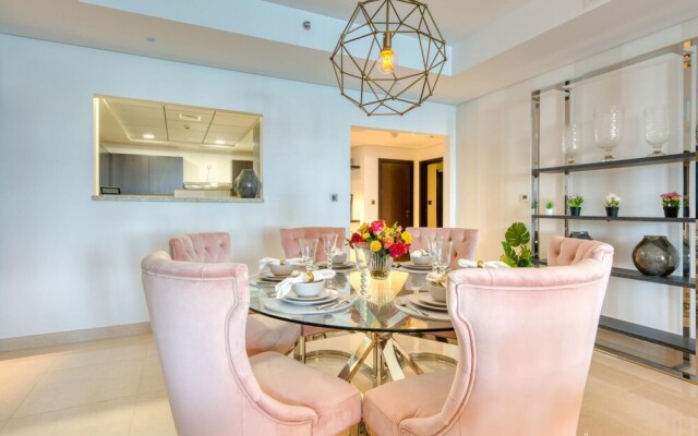 Luxury Palm Property w Beach Sea View