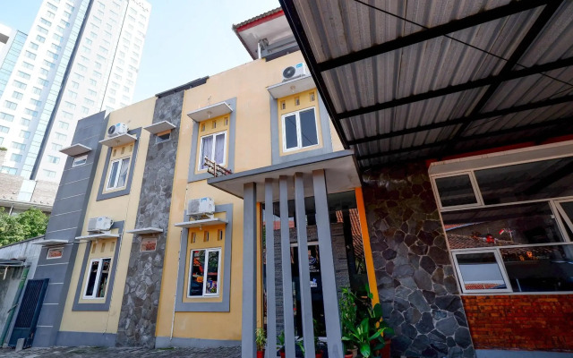 Super OYO 2209 Solo Point Guest House Syariah