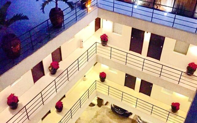 R Suites & Cafe