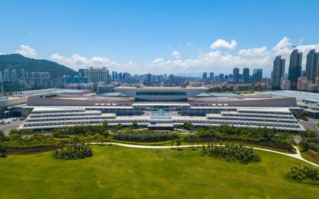 Xiamen International Seaside Hotel (hotel corridor leads to the stone exhibition hall)