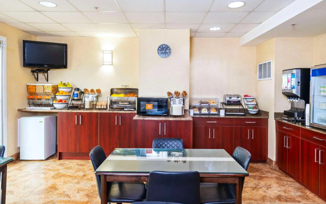 Comfort Inn And Suites Edson