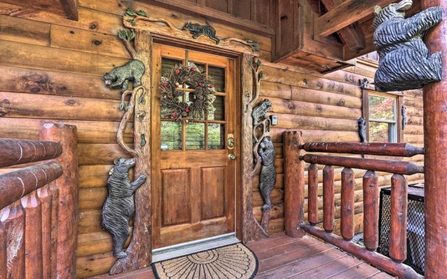 Smoky Mountain Log Cabin: 7 Mi to Gatlinburg!