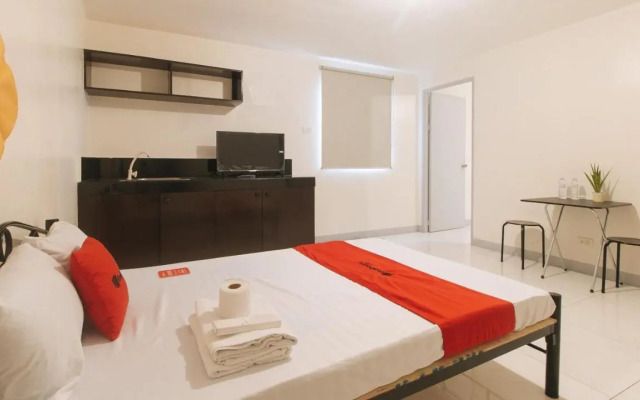 RedDoorz @ The Vjour Hotel Makati