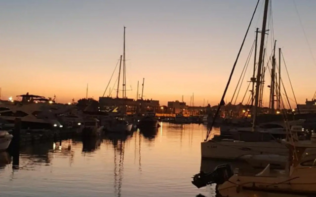 Marina Plaza - Apartments