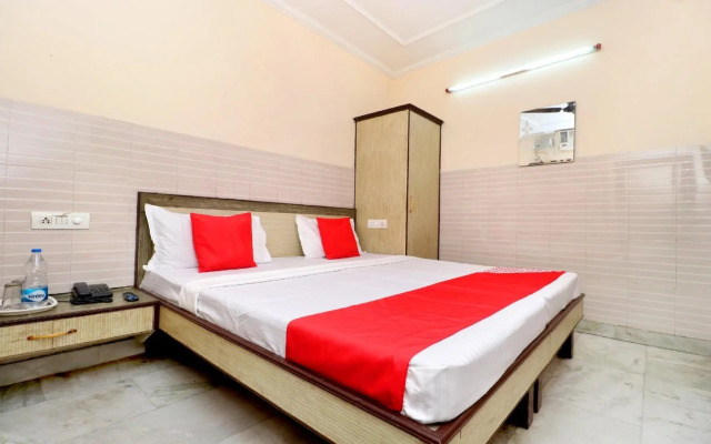 OYO 23084 Chhabra Guest House