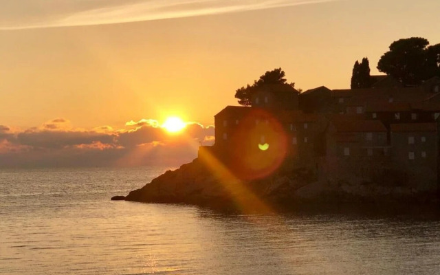 Sveti Stefan Beach Apartment
