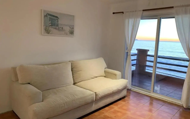 BEACHFRONT Relaxation 1 Bedroom Apt