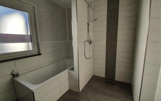 Schnetter Hummel, Apartment 1