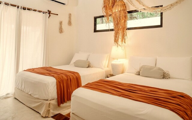 Awesome jungle villa with pool La Veleta