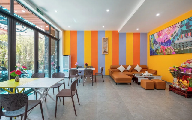 Saluton House
