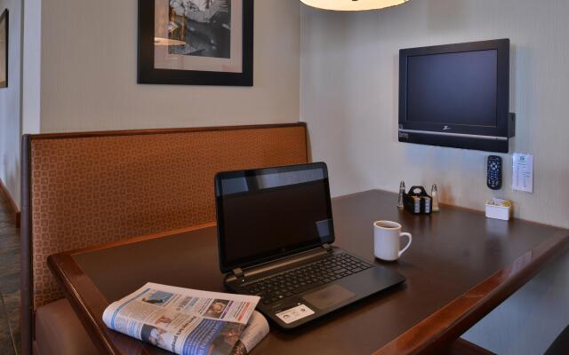 Holiday Inn Madison at The American Center by IHG