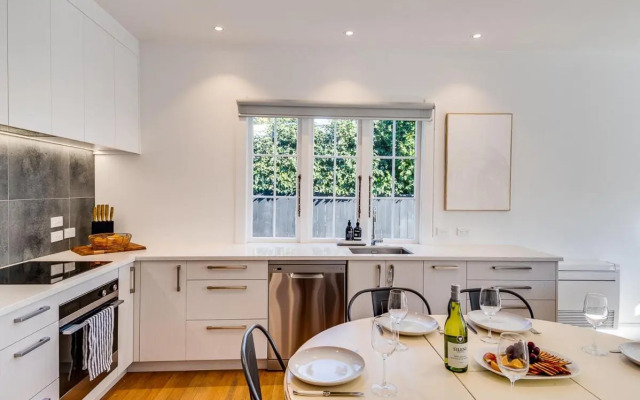 Gem on Gillean - Havelock North Holiday Home