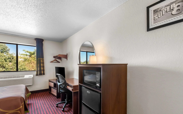 Super 8 by Wyndham Dumfries/Quantico