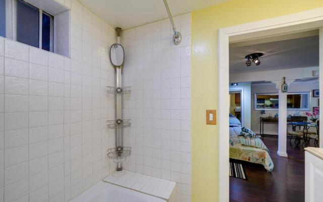Santa Barbara Cozy Studio with Private Patio