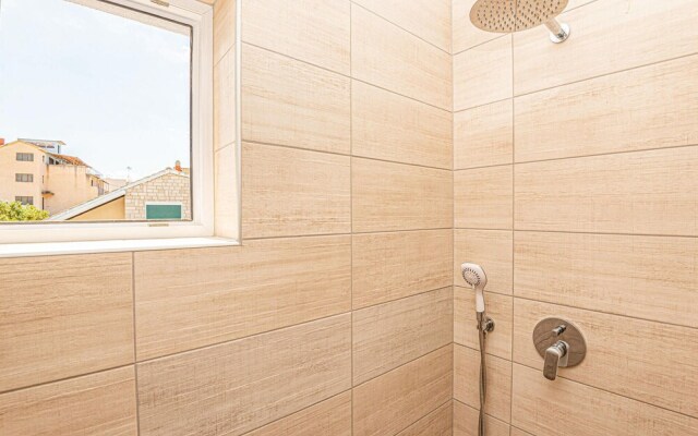 Nice Apartment in Brodarica With Wifi and 1 Bedrooms