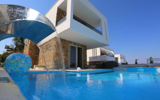 Villa Douglas - Private Pool, BBQ, 4Bdrms, View