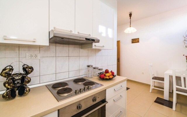 Stunning Home in Debeljak With Wifi and 6 Bedrooms