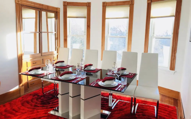 Boston Lodge and Suites