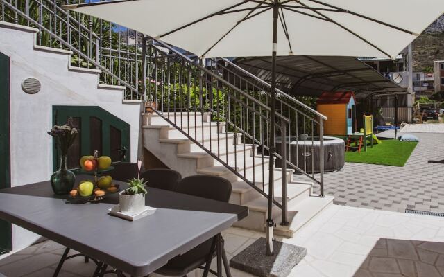 Luxury Modern House, Just 1 min Walk to the Beach