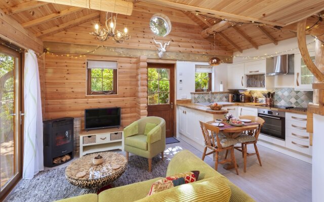 Porthole Log Cabin