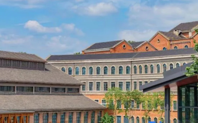 Jingdezhen·Cloisonné | Luxury Sunset MovieWatching Porcelain (China Nat'l Ceramics Museum Branch) – Exterior – Jingdezhen