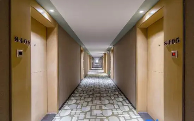 Unitour Hotel (Nanning Railway Station Thirty-Three Middle Subway Station)