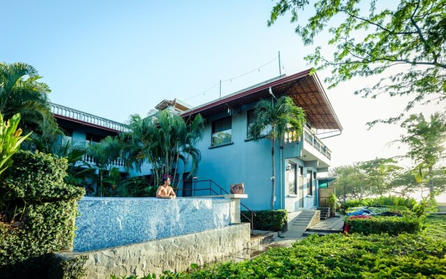 Witch's Rock Surf Camp Beachfront HOTEL