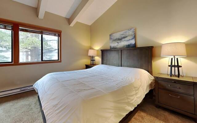 Spacious Snowbird Condo Unit Slopeside In Quiet Canyon Neighborhood