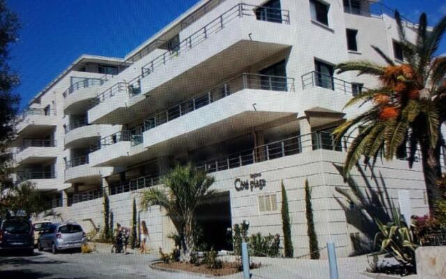 appartement T3 terrasse vue mer pieds dans l eau