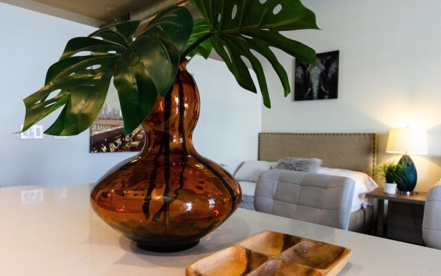 Downtown Convention Center Suite with Pool