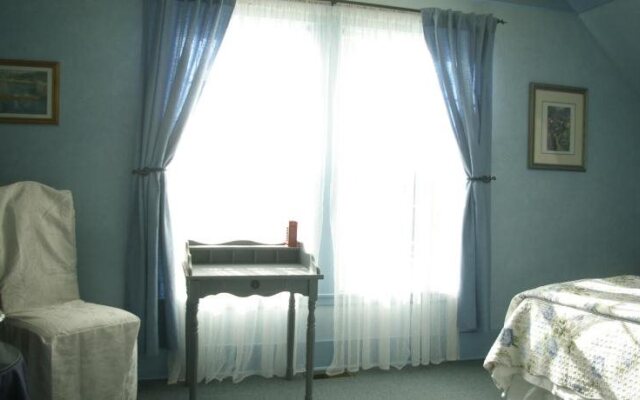 Holmesdale House Bed and Breakfast