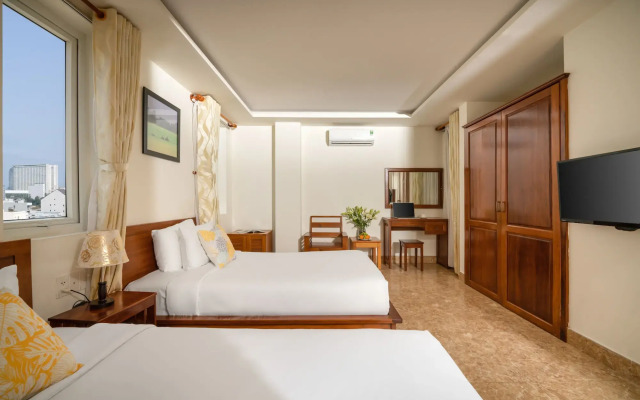 Titan Hotel