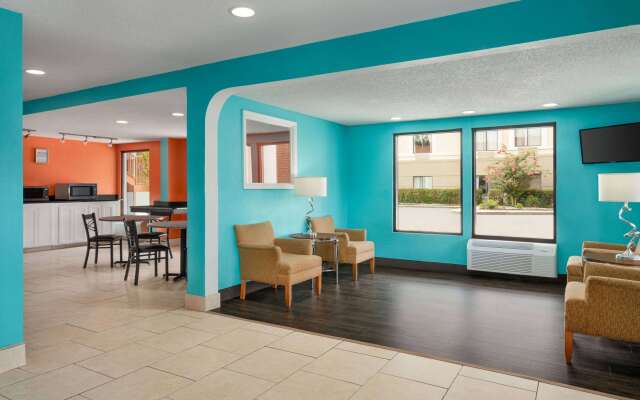 Howard Johnson by Wyndham Chattanooga Lookout Mountain I-24