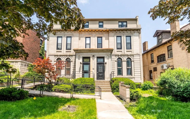 Modern 2BR Apartment With Netflix - Heart of DT Hamilton-