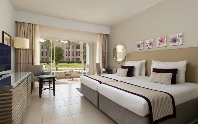 JAZ Oriental, Almaza Bay